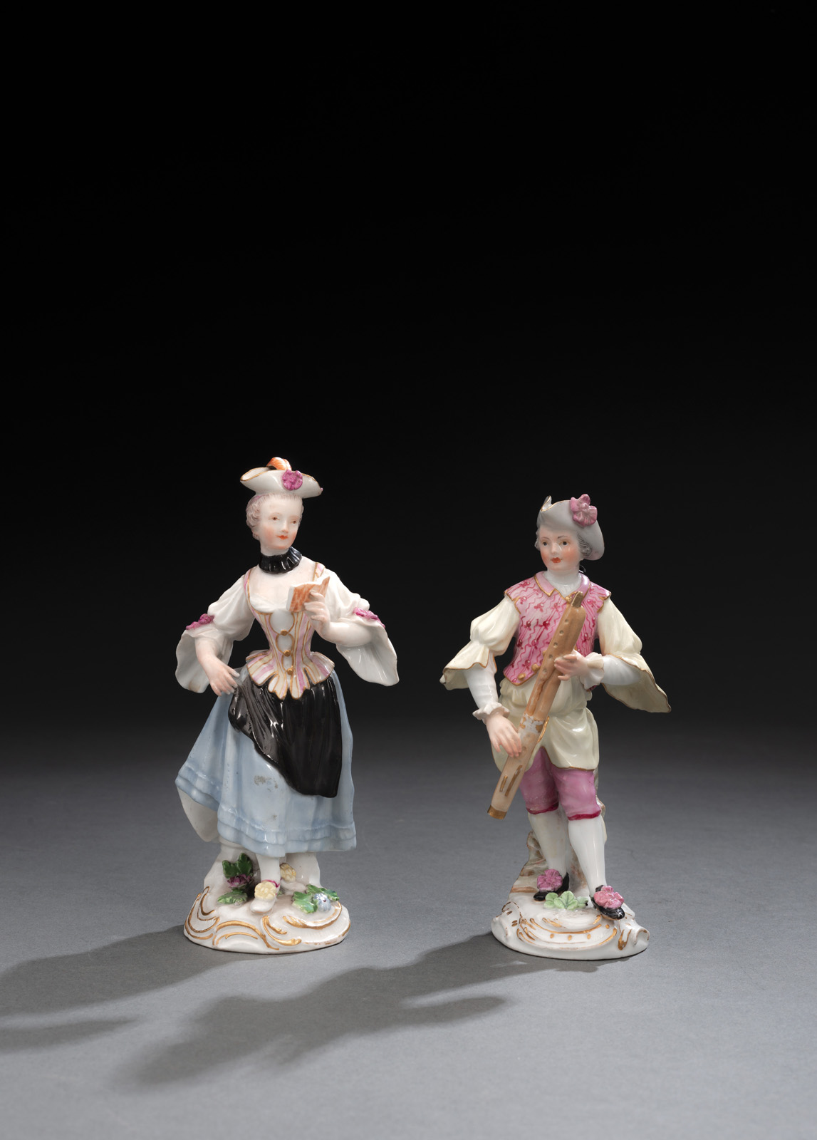 <b>A PAIR OF MEISSEN FIGURES OF A MUSIC MAKING COUPLE</b>
