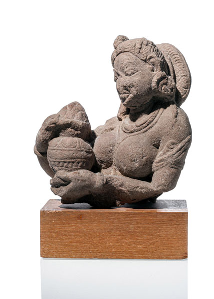 <b>Fragment  aus Sandstein mit Darstellung einer Nymphe</b>