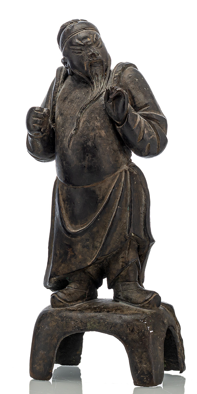 <b>A BRONZE CONFUCIANIST FIGURE</b>