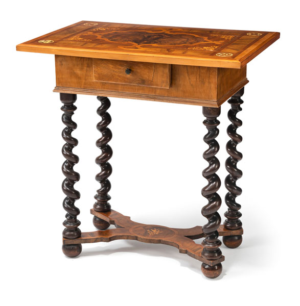 <b>A BAROQUE STYLE OCCASIONAL TABLE</b>