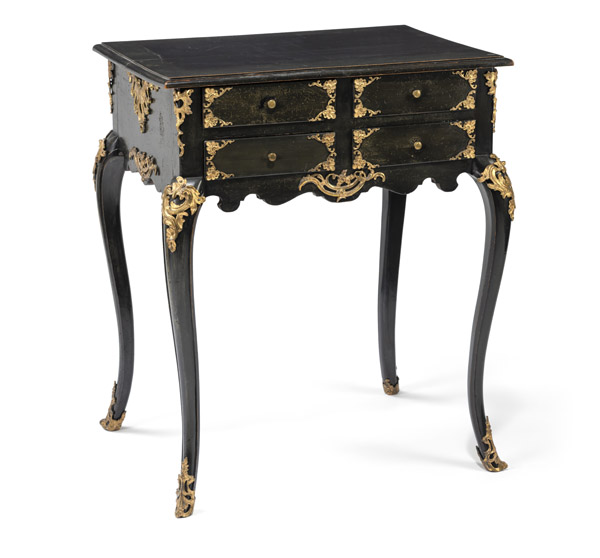 <b>A DECORATIVE BLACK VARNISHED AND BRASS MOUNTED OCCASIONAL TABLE</b>