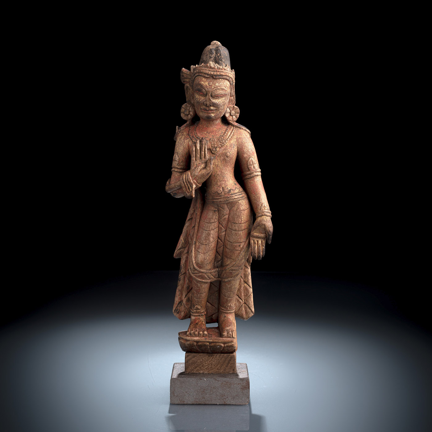 <b>Feine und seltene Holzfigur des Padmapani</b>