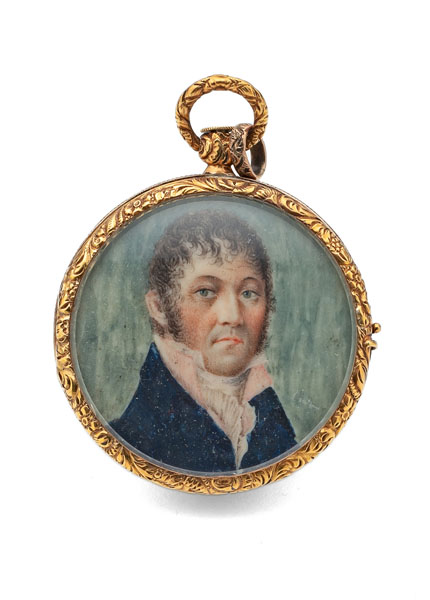 <b>A PORTRAIT MINIATURE OF A GENTLEMAN WITH WHITE COLLAR</b>