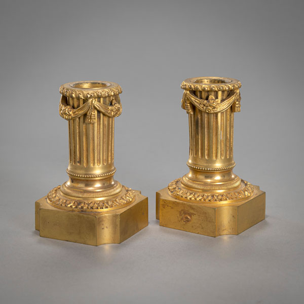 <b>A PARI OF SMALL LOUIS XVI STYLE CANDLESTICKS</b>