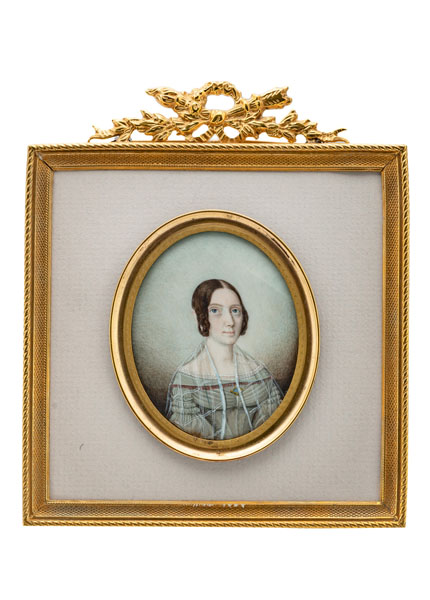 <b>A MINIATURE PORTRAIT OF A YOUNG LADY WITH GRAY DRESS AND VEIL</b>