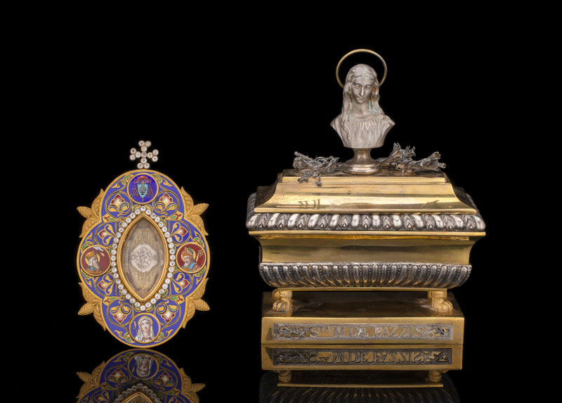 <b>A SARCOPHAGUS SHAPED RELIC BOX AND AN ENAMELLED RELIC MEDAILLON PENDANT</b>