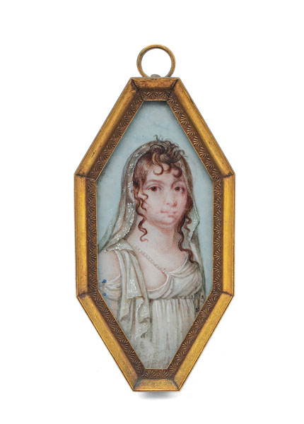<b>A PORTRAIT MINIATURE OF A YOUNG LADY WITH ANTIQUE STYLE DRESS</b>