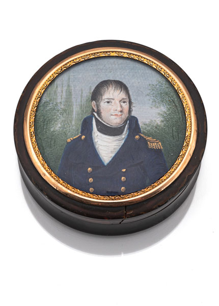 <b>A TORTOISE SHELL TABATIERE WITH A POTRAIT MINIATURE OF AN OFFICER</b>