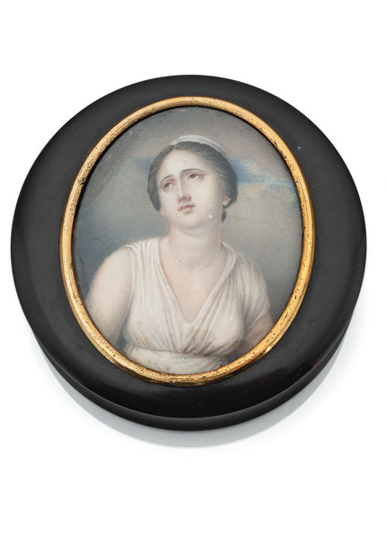 <b>A TORTOISESHELL TABATIERE WITH A PORTAIT OF A YOUNG LADY</b>