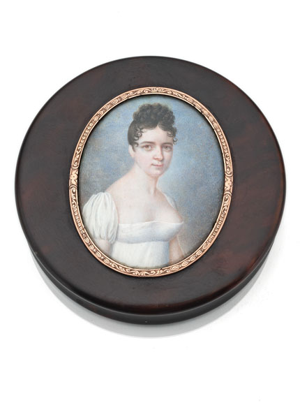<b>A TORTOISE SHELL TABATIERE WITH A POTRAIT OF A YOUNG LADY IN A WHITE DRESS</b>