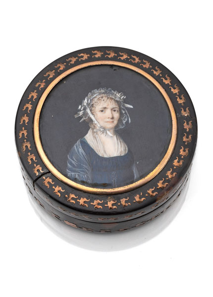 <b>A TORTOISESHELL AND GOLDPIQUE TABATIERE WITH A MINIATUE OF A LADY WITH LACE BONNET</b>
