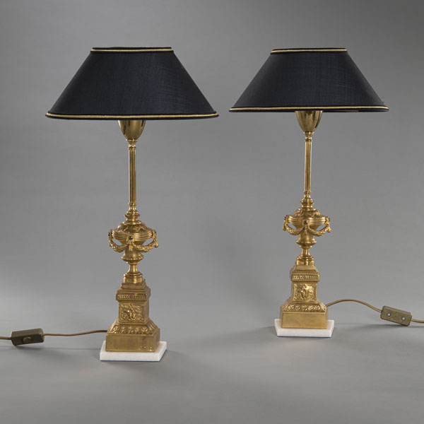 <b>A PAIR OF EMPIRE STYLE GILTBRONZE TABLE LAMPS</b>