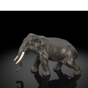 <b>Bronze eines Elefanten mit Zähnen aus Elfenbein</b>
