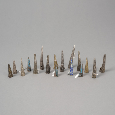 <b>A GROUP OF 17 NAIL PROTECTORS, PARTLY ENAMELED, GILT AND IN OPENWORK</b>