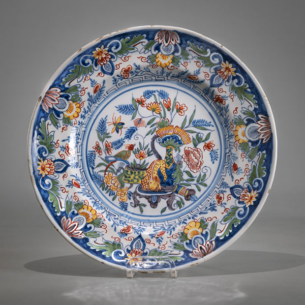 <b>AN ASIAN STYLE FLORAL TOOLED FAYENCE PLATE</b>