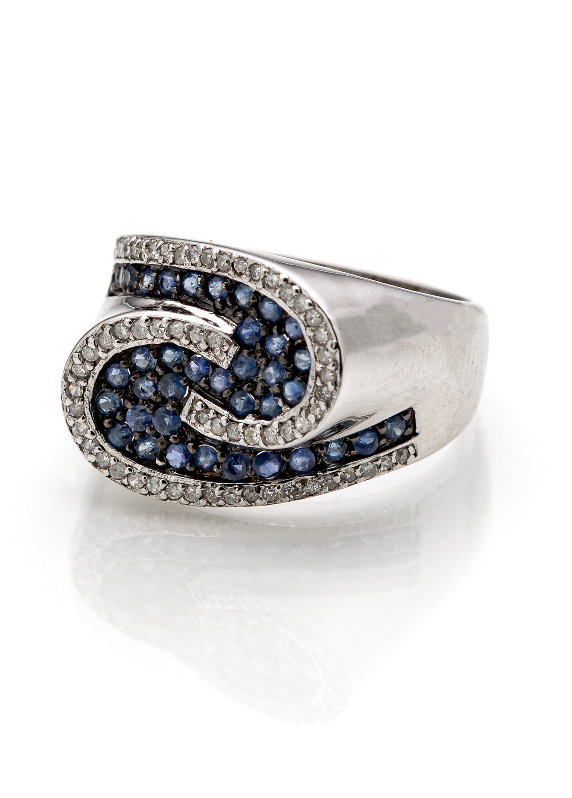 <b>SAPPHIRE AND DIAMOND RING -- ERRATUM. Wrong text beside the photo in the print catalogue</b>