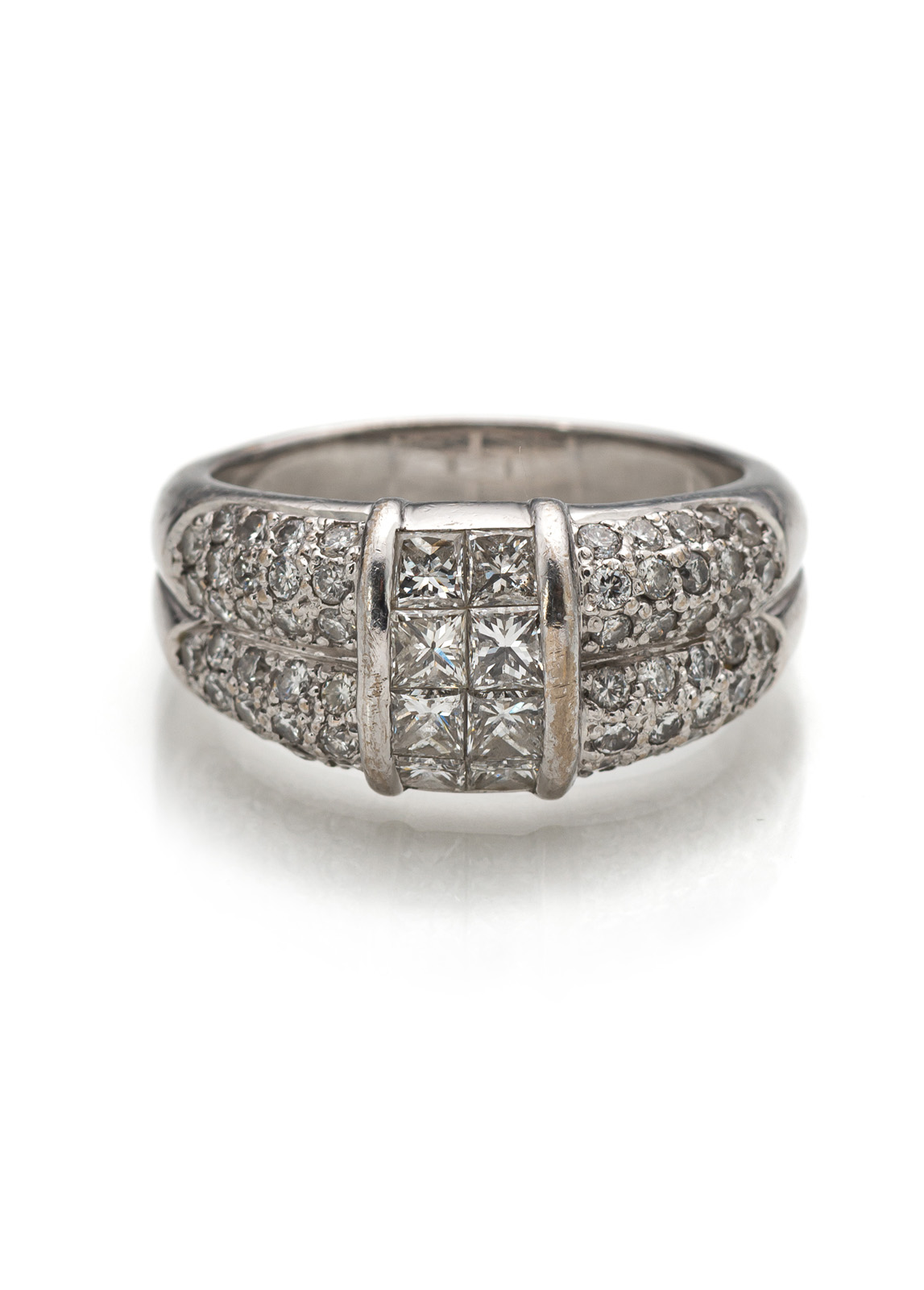 <b>A DIAMOND RING</b>