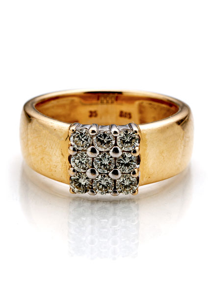 <b>A DIAMOND RING - ERRATUM. Wrong text beside the photo in the print catalogue</b>