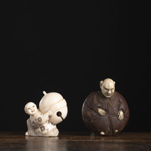 <b>AN IVORY NETSUKE OF A KARAKO CARRYING A LARGE BELL AND A BAMBOO HANDLE SURMOUNTED WITH A RECLINING MAN AND IVORY DETAILS</b>