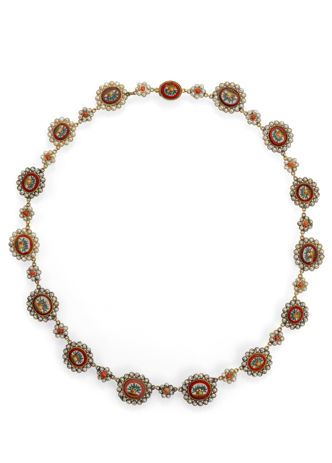 <b>A FINE MICRO MOSAIC GOLD AND PEARL NECKLACE</b>
