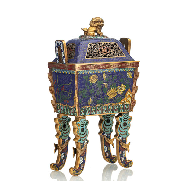 <b>Weihrauchbrenner in Form eines 'Fang ding' mit Cloisonné-Dekor, partiell feuervergoldet</b>