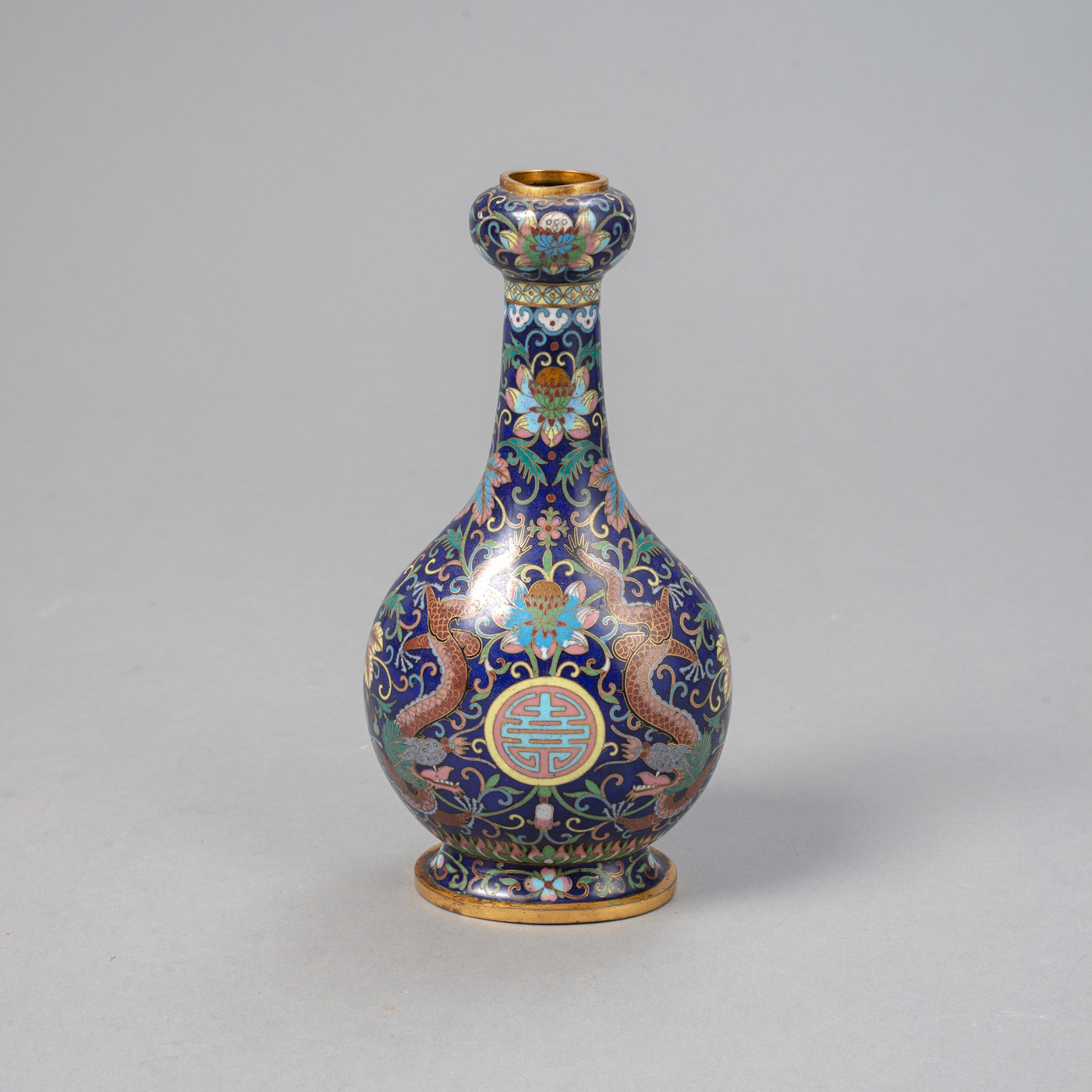 <b>A CLOISONNÉ GARLIC BOTTLE VASE DEPICTING TWO PAIRS OF DRAGONS, LOTUS AND 'SHOU' SIGNS ON A BLUE GROUND</b>