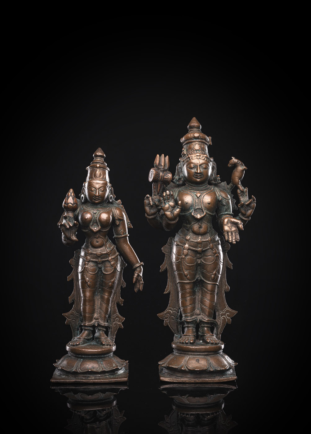 <b>Zwei Bronzen mit Darstellungen des Shiva und Uma</b>