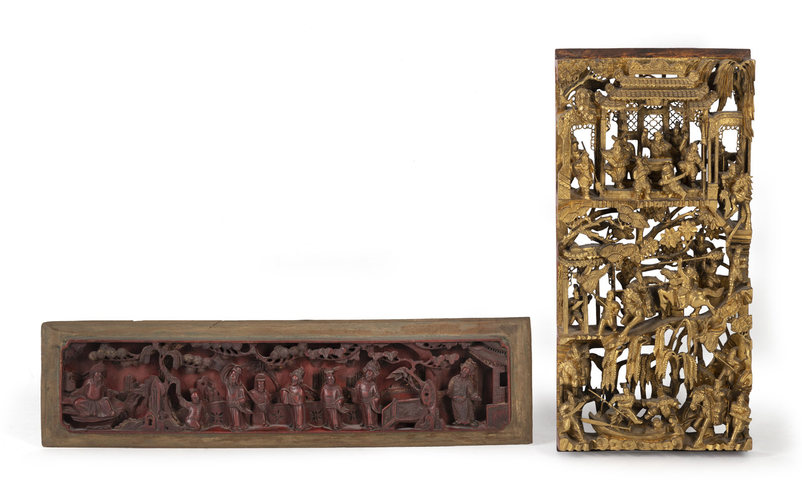 <b>Zwei Holzreliefs mit figürlicher Darstellung, lackiert und teilweise vergoldet bzw. durchbrochen geschnitzt</b>