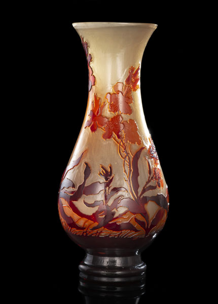 <b>Große Vase mit Blumendekor</b>