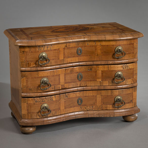 <b>A SOUTH GERMAN BAROQUE WALNUT PLUMWOOD AND OTHERS MODEL COMMODE</b>