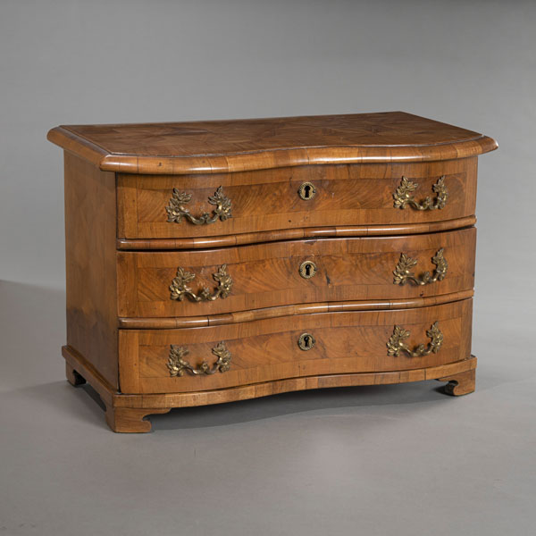 <b>A BAROQUE WALNUT MODEL COMMODE</b>