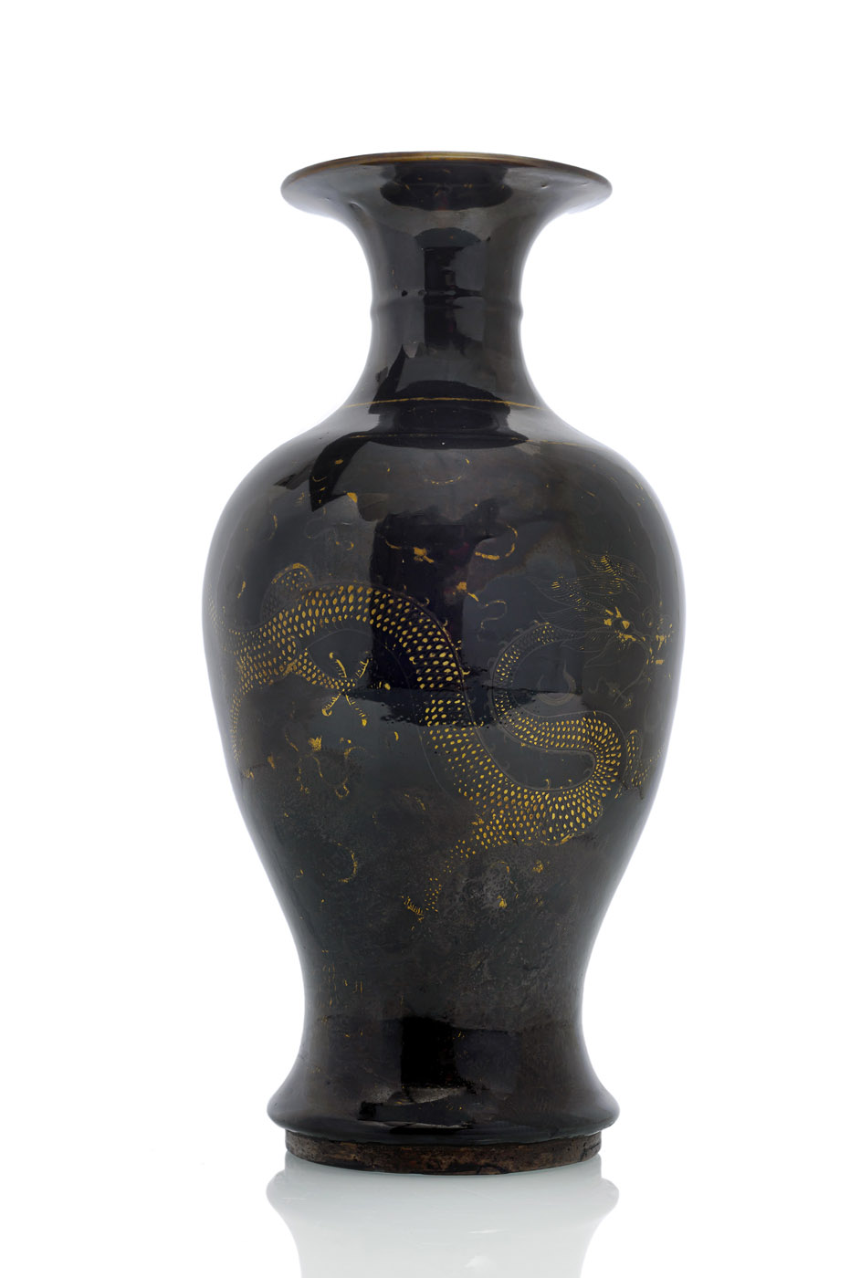 <b>Sogen. 'Mirror-Black'-Vase aus Porzellan mit Goldmalerei von Drachen und Flammenperle</b>