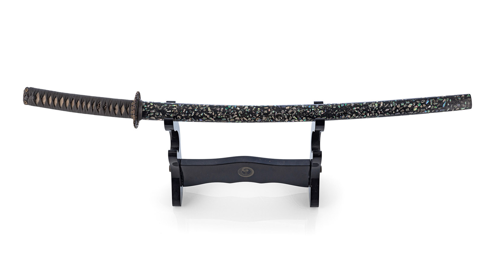 <b>KATANA WITH LACQUER SCABBARD WITH MOTHER-OF-PEARL INLAYS</b>