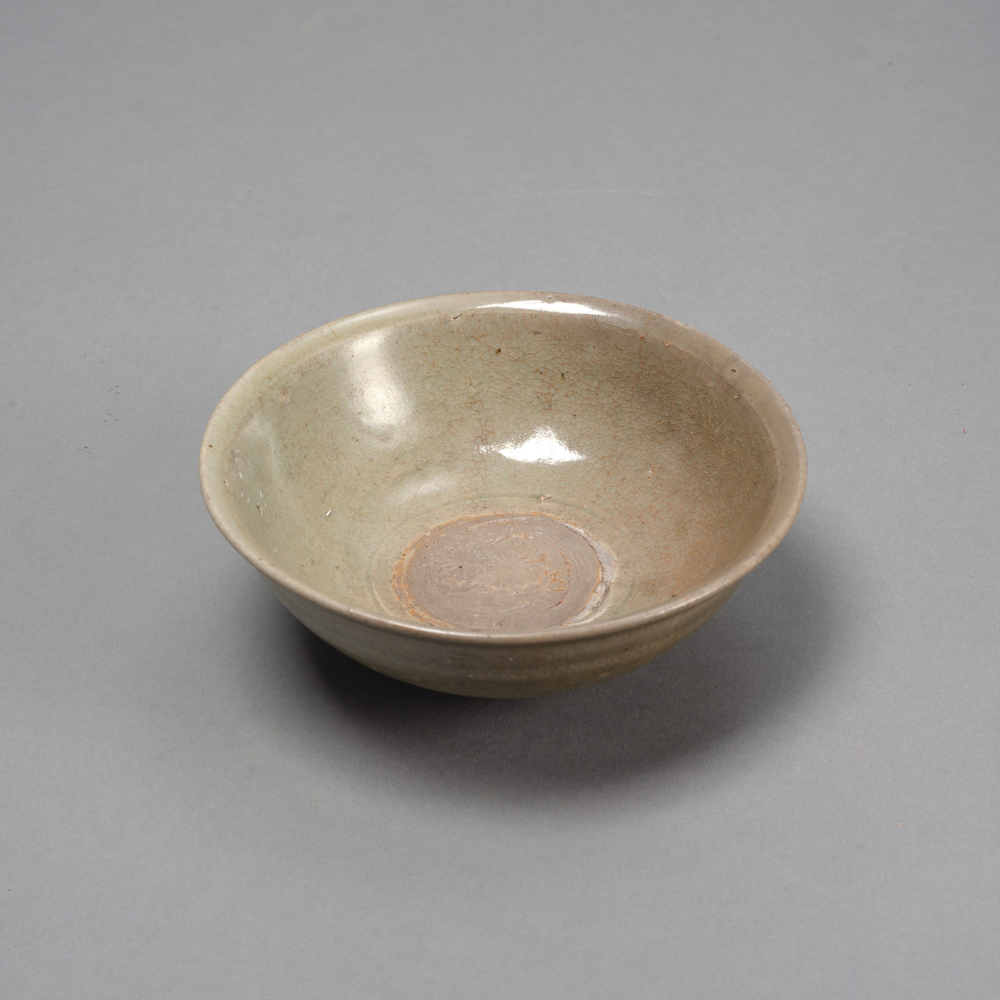 <b>A SELADON BOWL WITH FLORAL RELIEF INSIDE</b>