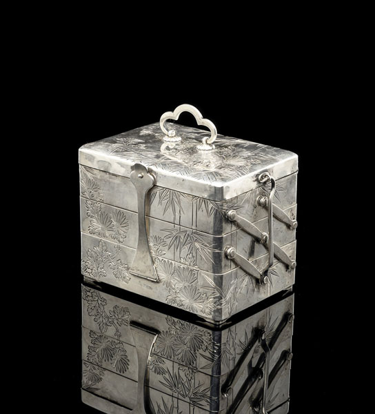 <b>A FINE THREE-CASE SILVER AND WOOD JEWELLERY CASE</b>