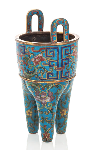 <b>AN UNUSUAL CLOISONNÉ ENAMEL TRIPOD CENSER WITH LOTUS DECORATION</b>