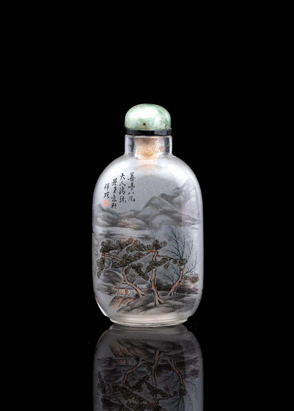 <b>Snuffbottle aus Glas, innen bemalt mit Hahn und Päonien ('Glück und Wohlstand') und Landschaft mit Gelehrtenstudio</b>