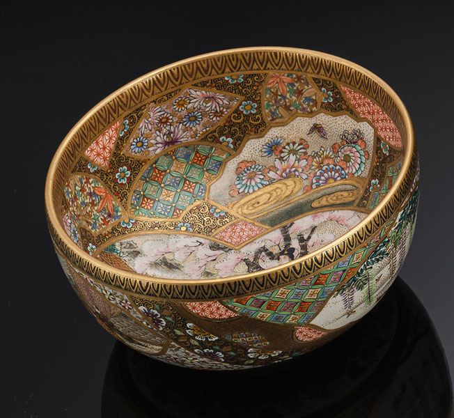 <b>Schale und Teekännchen aus  Satsuma-Porzellan mit feinem Dekor</b>