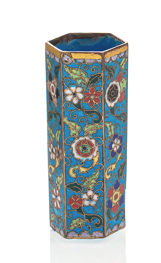 <b>Hexagonale Cloisonné-Vase mit Blütendekor</b>