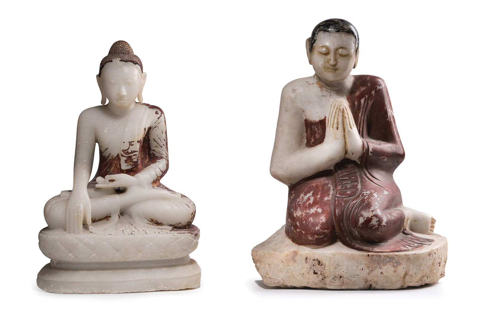<b>Figur des Buddha Shakyamuni und Adorant aus Alabaster teils mit rotbrauner und goldfarbener Lackfassung</b>