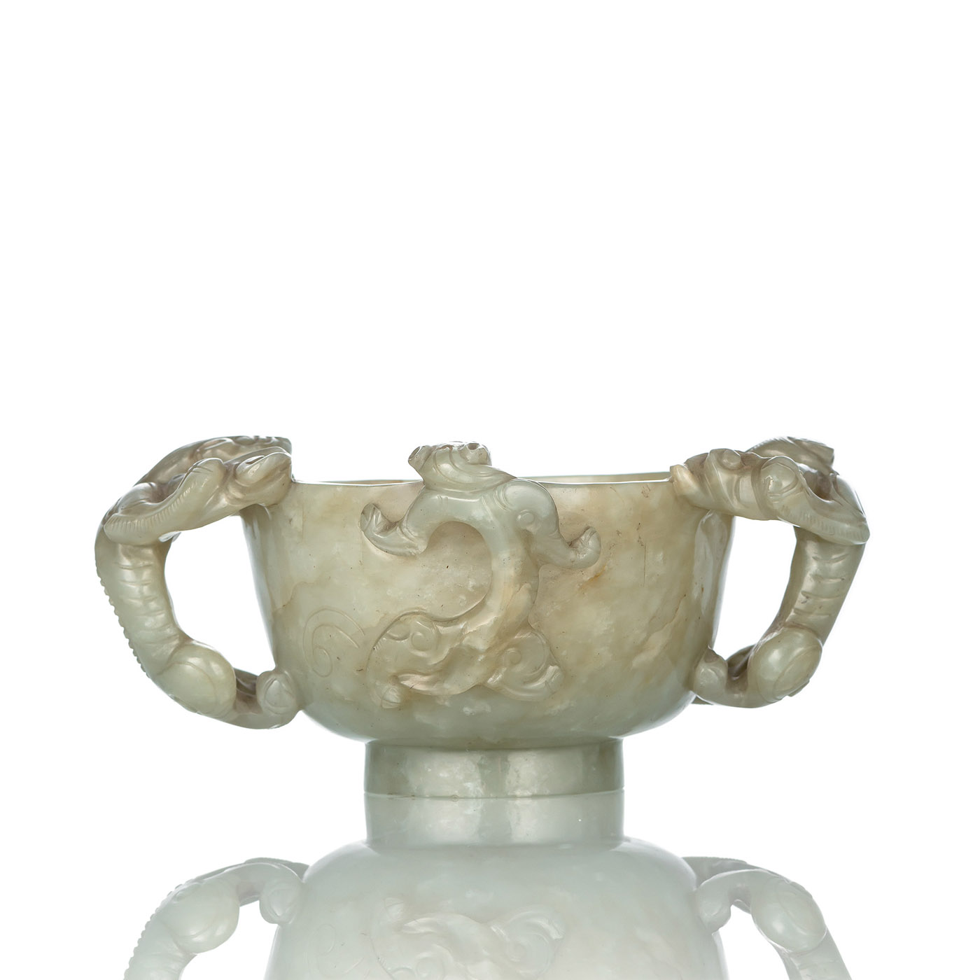 <b>A FINE CARVED CHILONG JADE CUP</b>