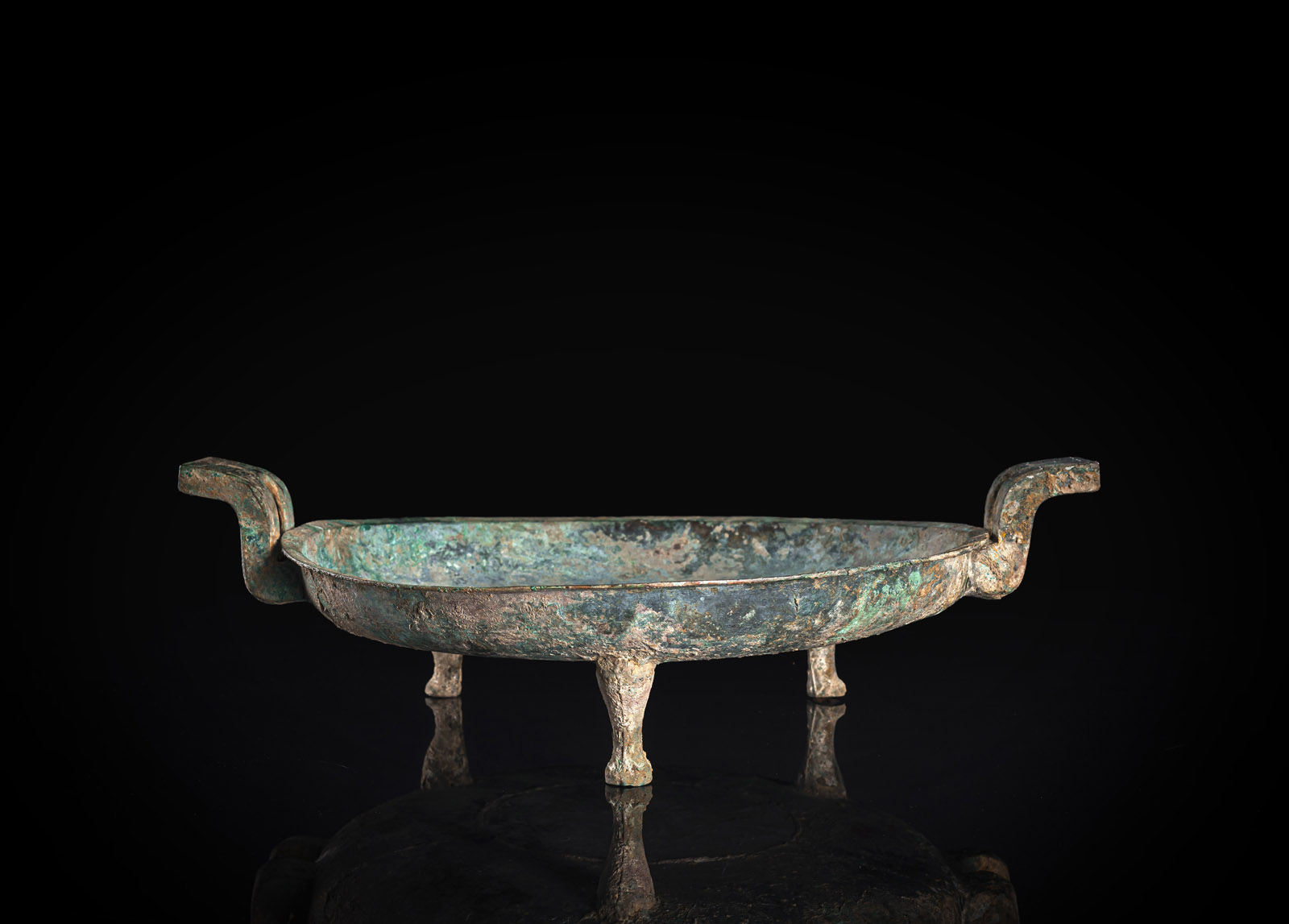 <b>A LARGE RITUAL BASSIN PAN WITH INSCRIPTION</b>