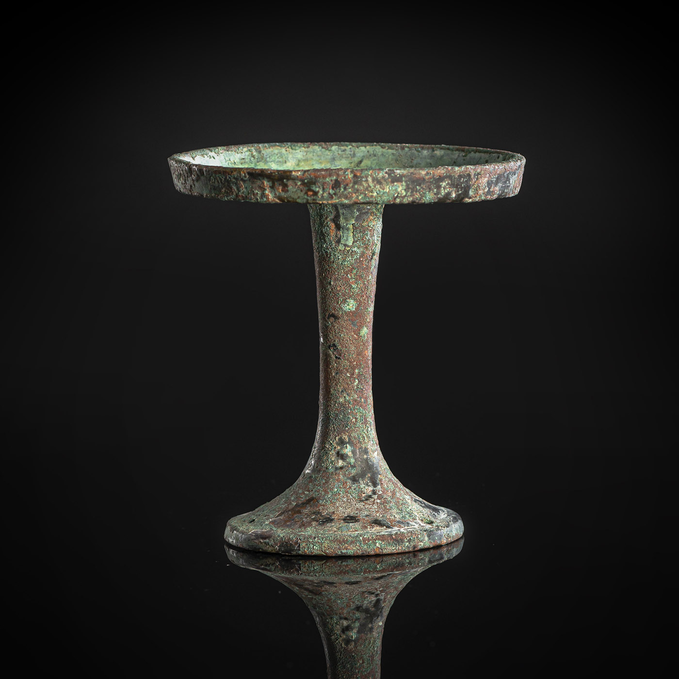 <b>A RARE OFFERING BRONZE STAND</b>