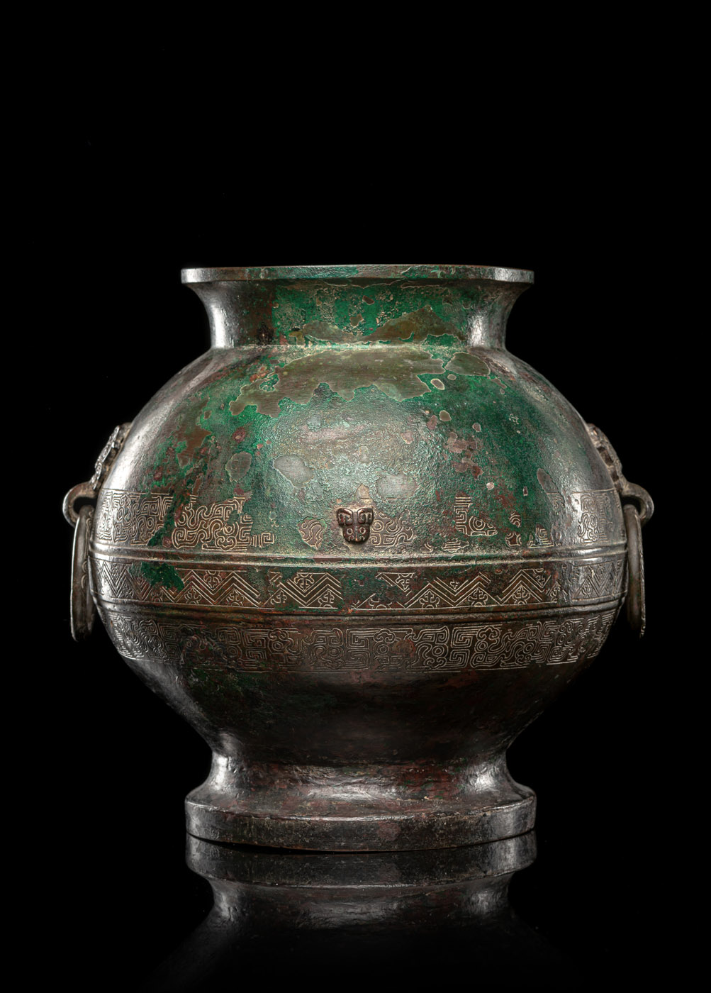 <b>A RARE BRONZE VESSEL 'HU'</b>