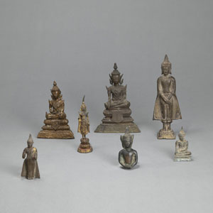 <b>Gruppe von sieben Buddhafiguren aus Bronze, teils vergoldet</b>