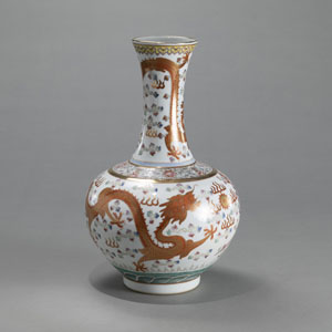 <b>A 'FAMILLE ROSE' PORCELAIN BOTTLE VASE (SHANGPING) WITH DRAGON AND PHOENIX DECORATION, PARTLY PAINTED IN GOLD</b>