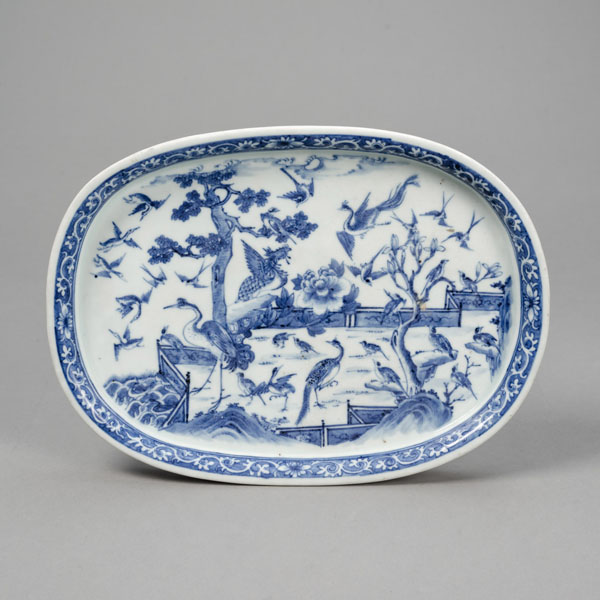 <b>A BLUE AND WHITE CRANES AND OTHER BIRDS PORCELAIN TRAY</b>
