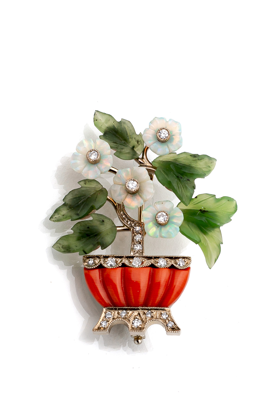 <b>A CORAL AND STONE SET FLOWER BASKET BROOCH</b>