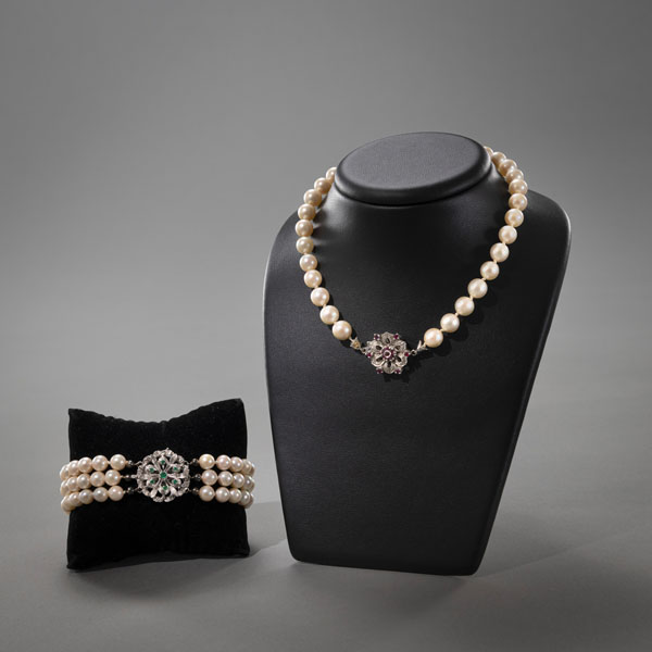 <b>A THREE ROW CULTURED PEARL BRACELET AND A NECKLACE</b>