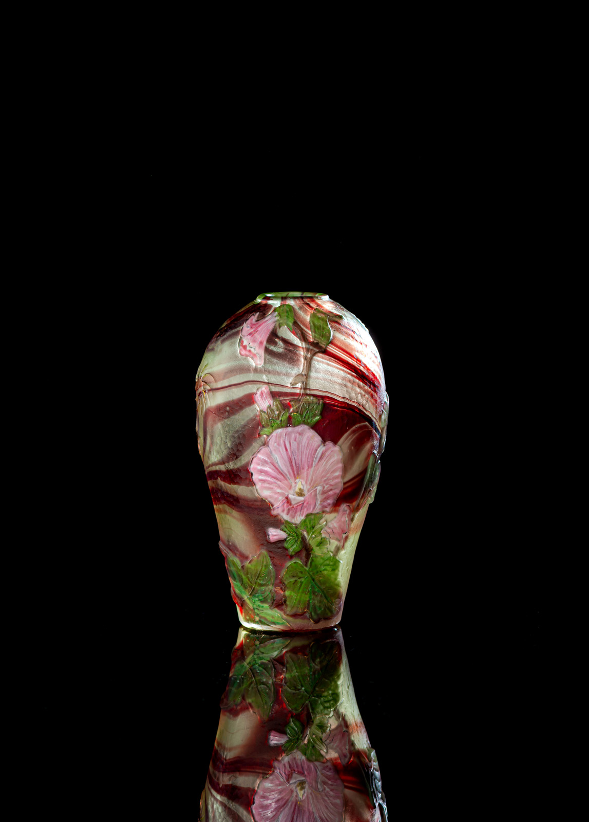 <b>Vase mit Liliendekor</b>
